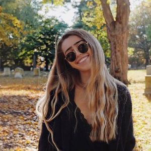 Meet your Posher, Olivia